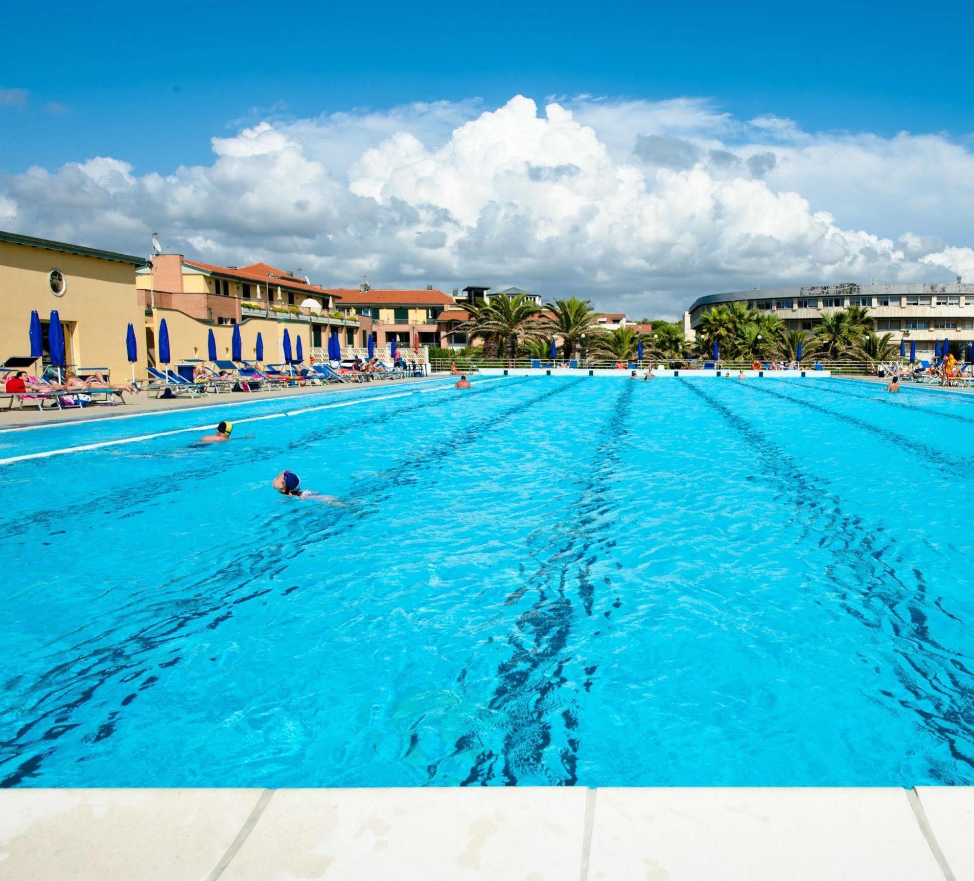 Continental Resort Tirrenia Eksteriør billede